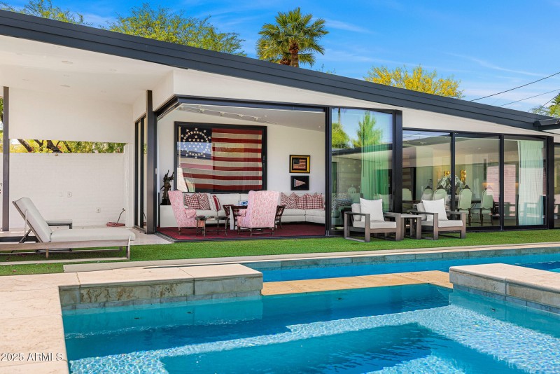Indoor/Outdoor Living