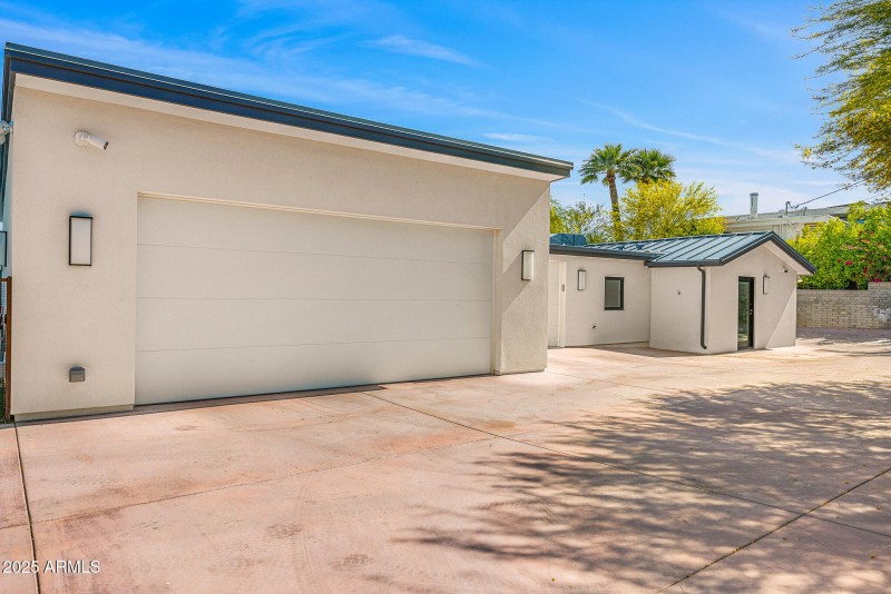 3 Car Garage
