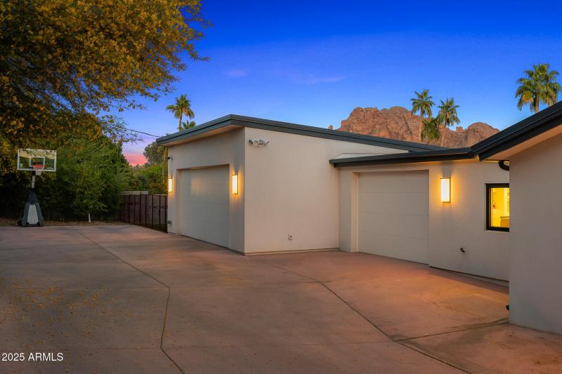 3 Car Garage