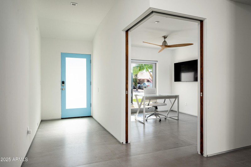 Office & Entry 1