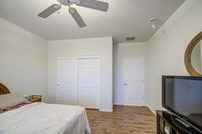 Bedroom 2-pic 2