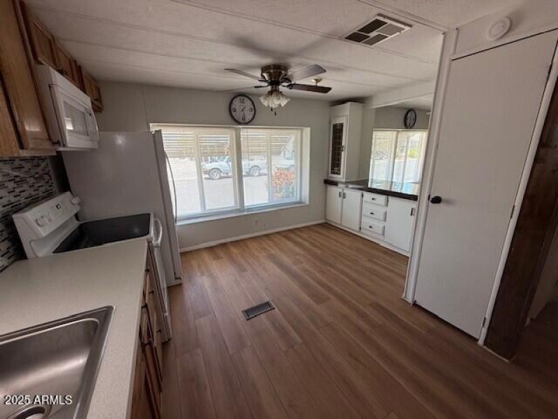 Kitchen eating area