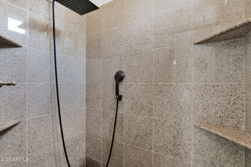 11-web-or-mls-P1199929