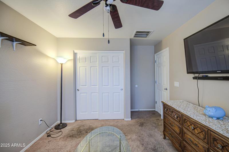 Bedroom 4-pic 2