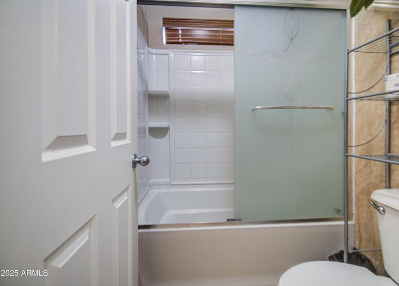 Bathroom 2-pic 2