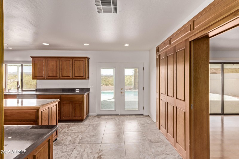 Eat-in Kitchen