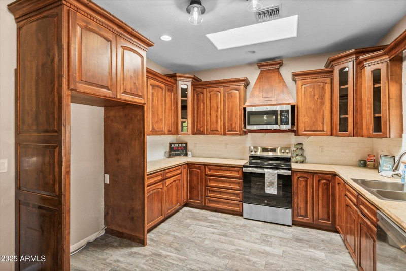 Marylynne kitchen (2)