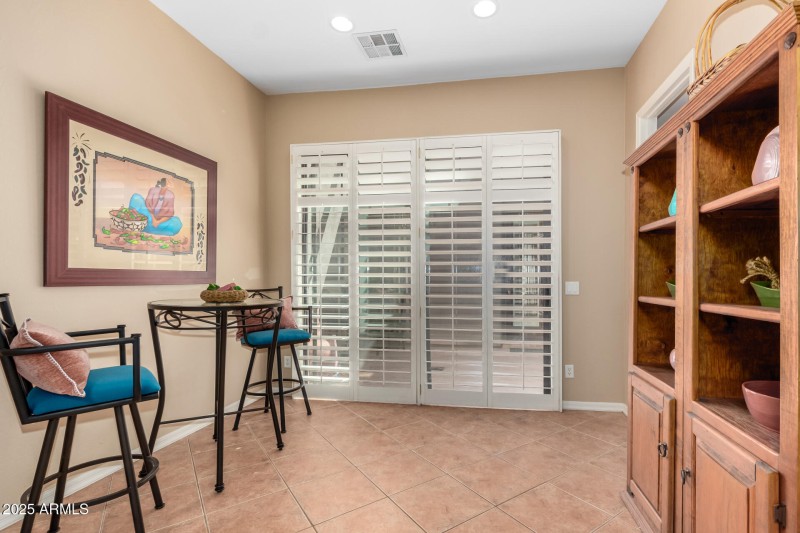 G - Breakfast nook