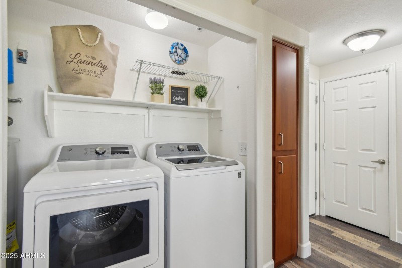 Laundry w/shelving