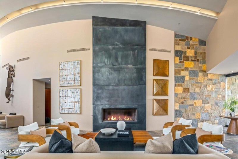 113-Living Room Details