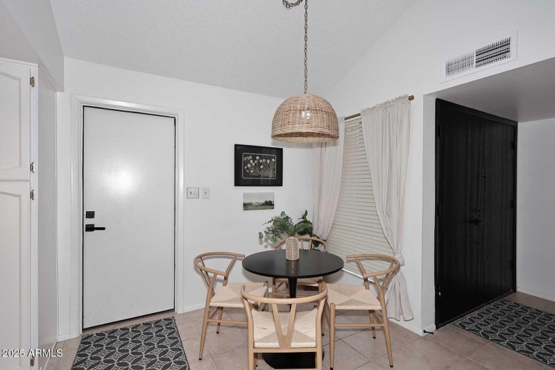 Eat-in Kitchen