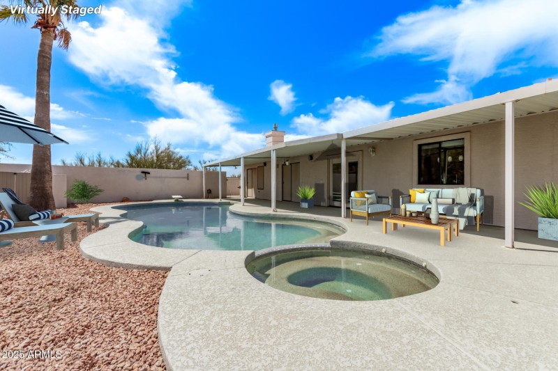 Relaxing Pool & Spa