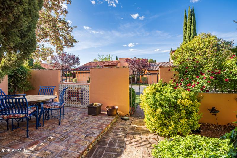 PRIVATE GATED COURTYARD