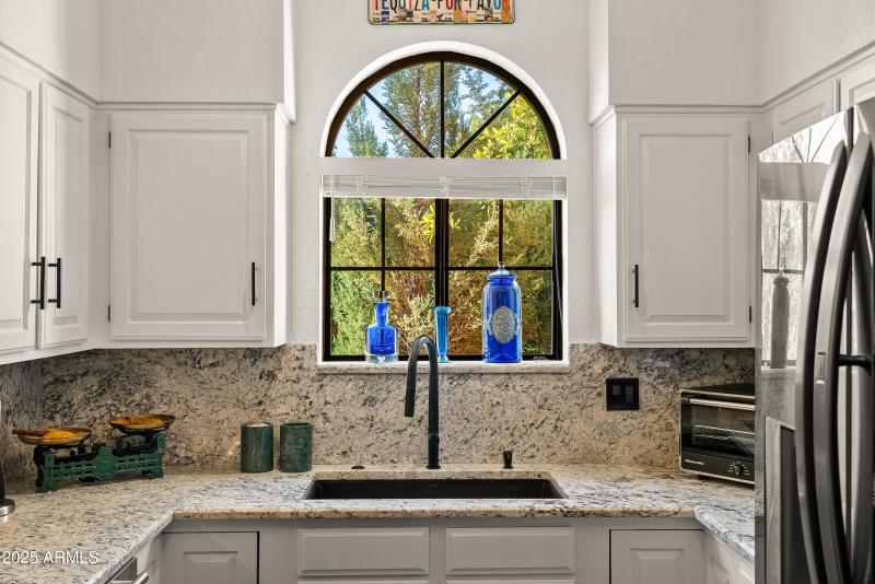 NEW GRANITE COUNTERS & NEW CABINETRY