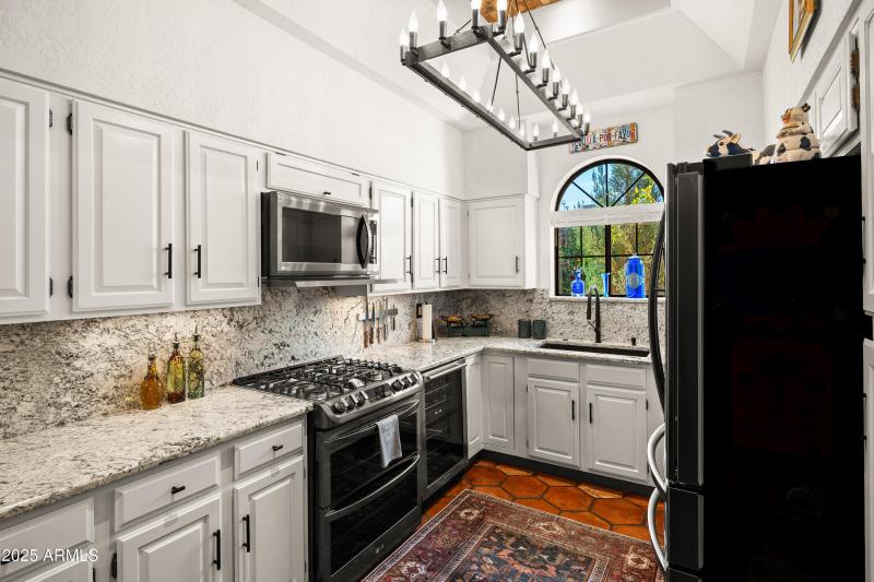 NEW REMODELED KITCHEN