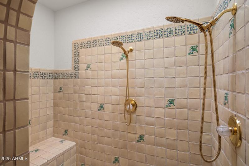 LARGE WALK-IN SHOWER