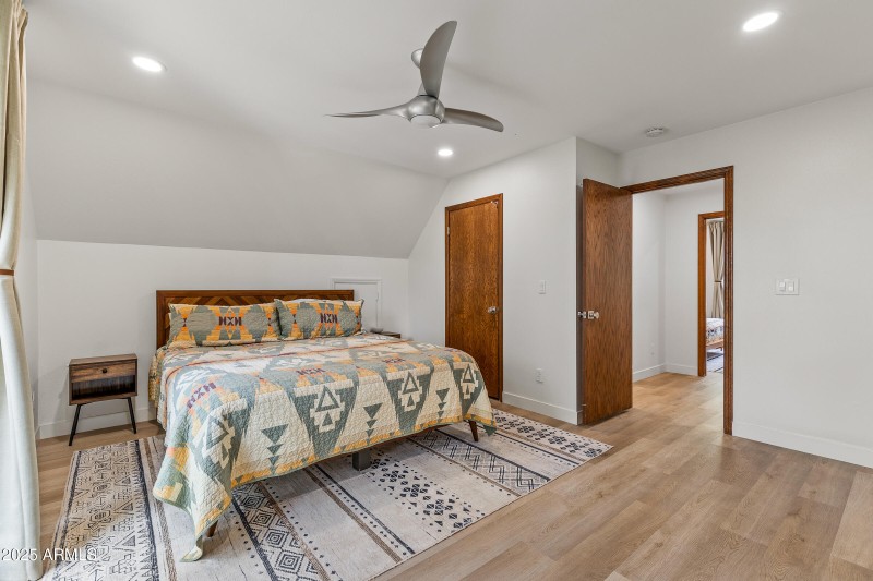 Nain floor bedroom