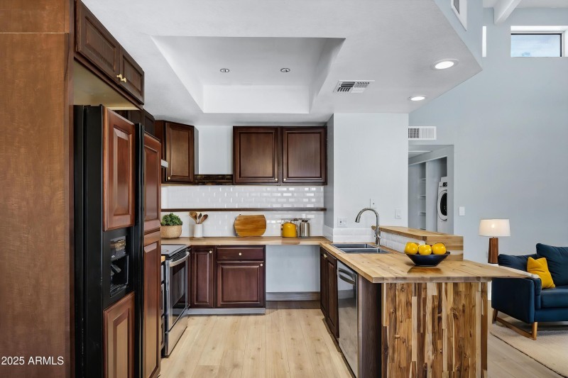 Virtual Staging Cloud - 1017-E-Maryland-