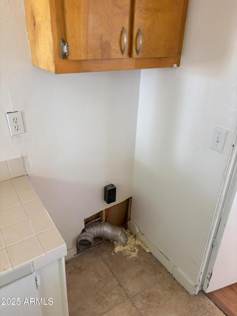 dryer hookup in bath 2