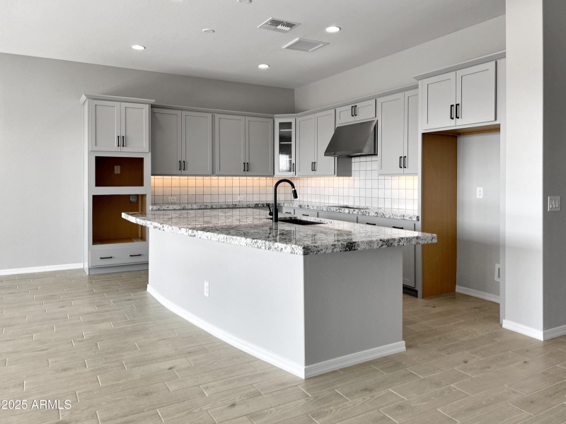 7) KITCHEN