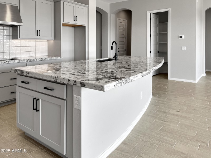 10) KITCHEN