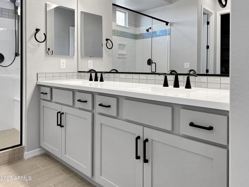 12) MASTER BATH