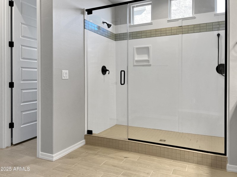 13) MASTER BATH