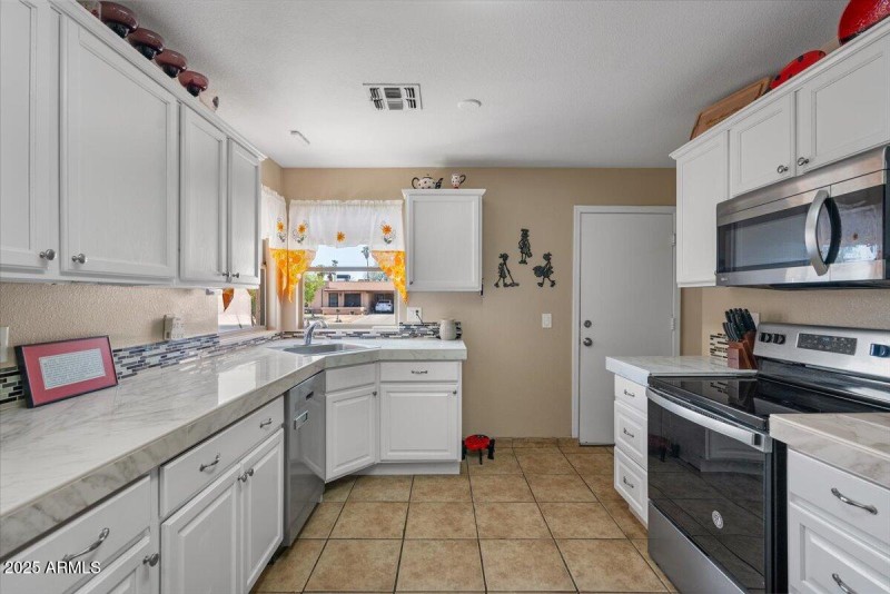 09-Kitchen