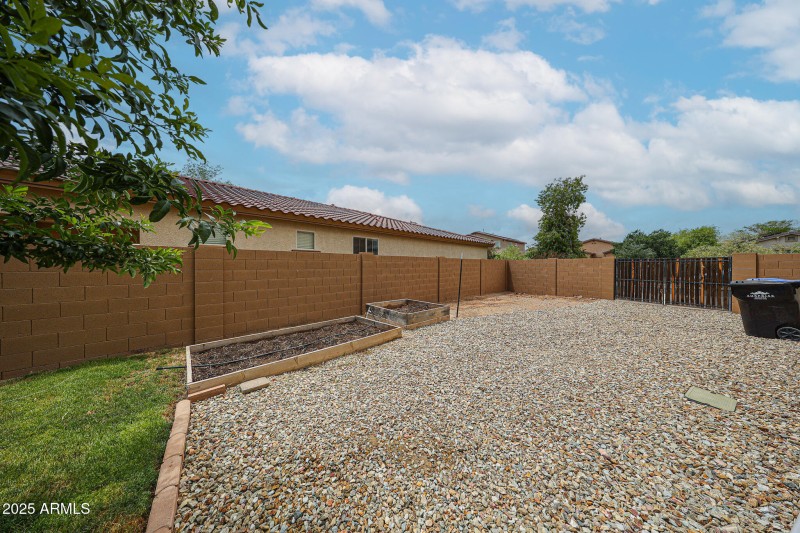 BACK/SIDE YARD