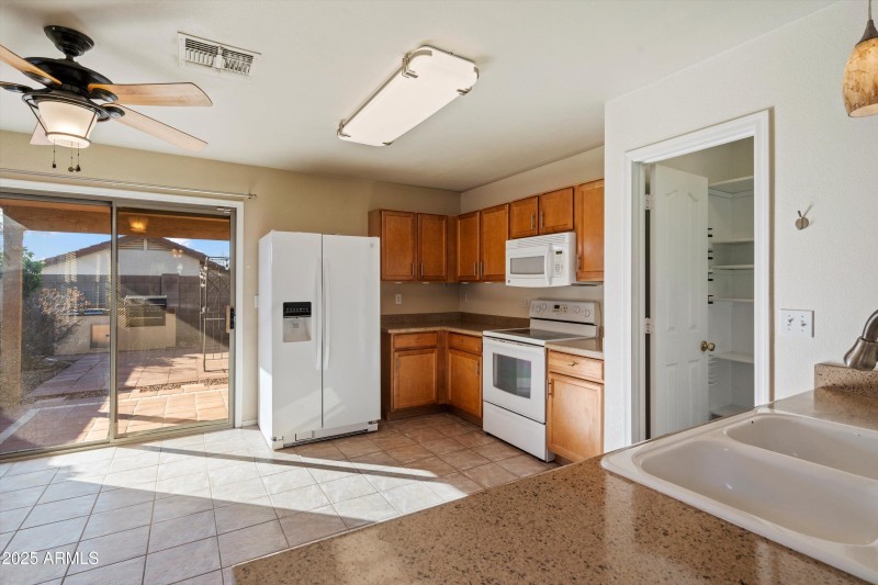 09-Kitchen