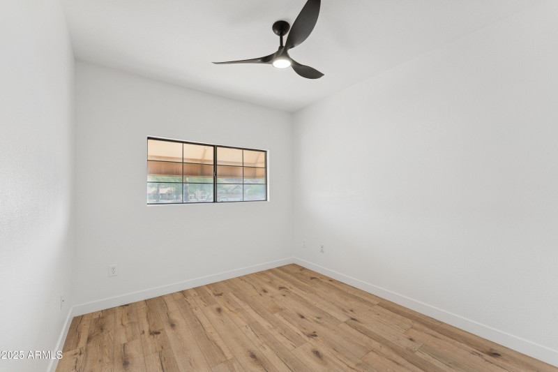 16-016-bedroom