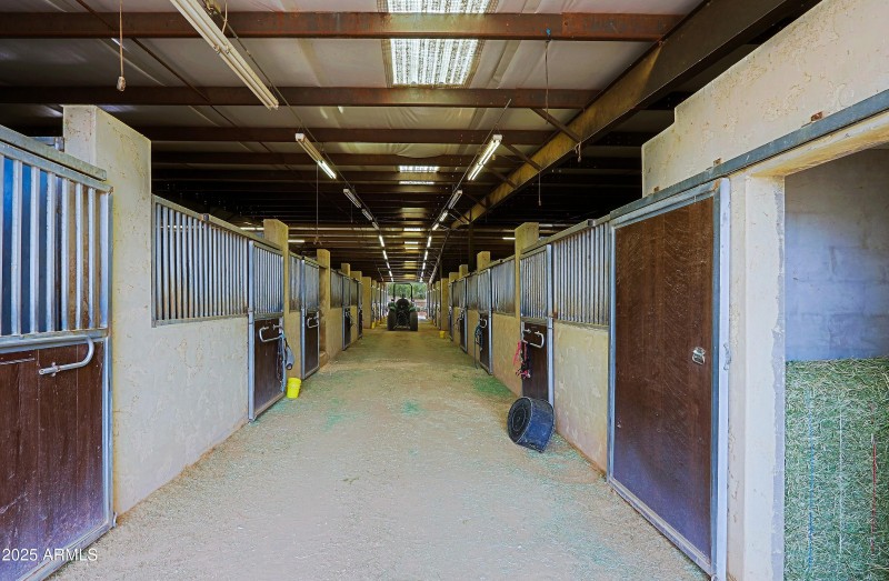 Barn 6
