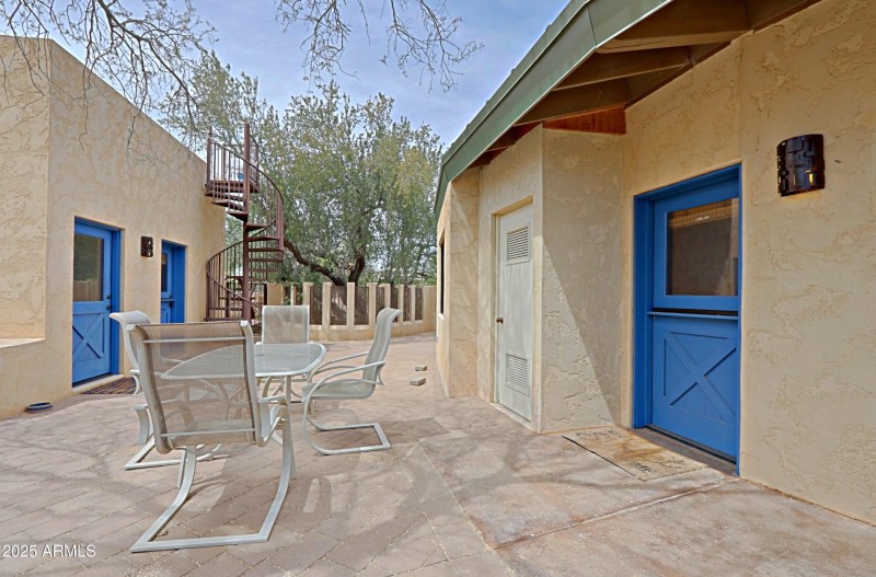 House - Courtyard 1