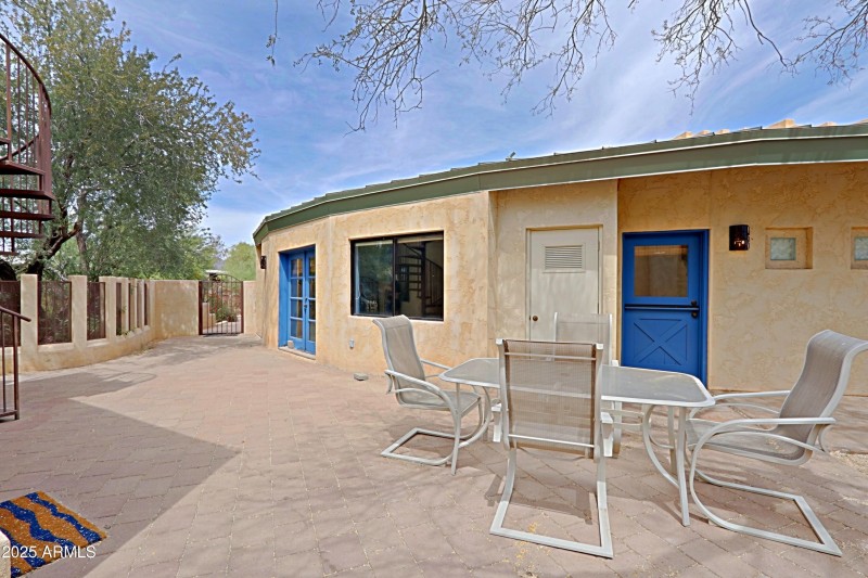 House - Courtyard 2