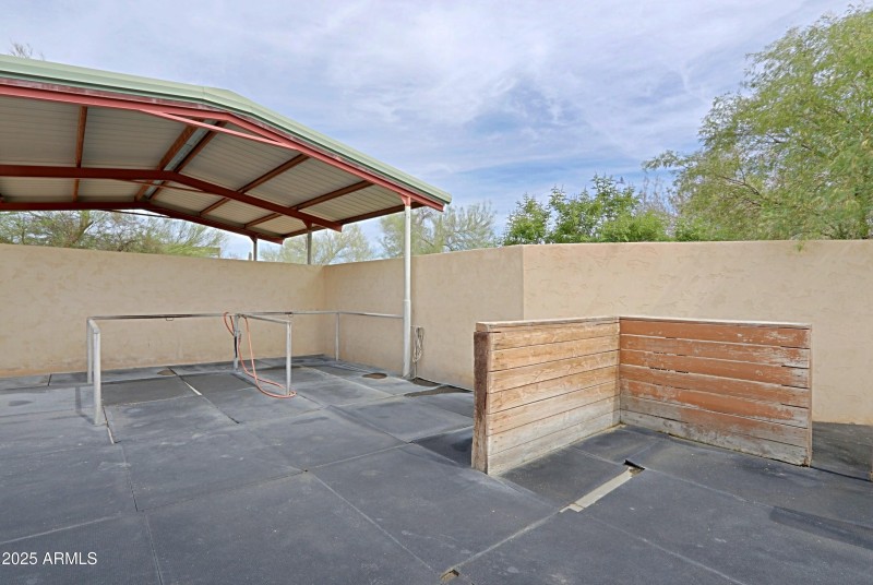 Outdoor Horse Area - Pool Area