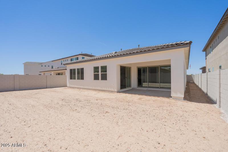 Tri Pointe Terraza 91 - Backyard Exterio