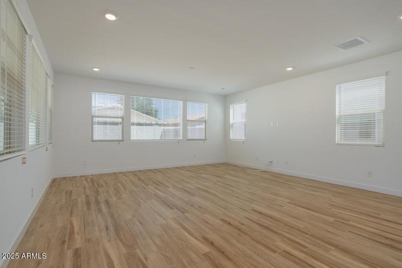 Tri Pointe Terraza 92 - Great Room and D