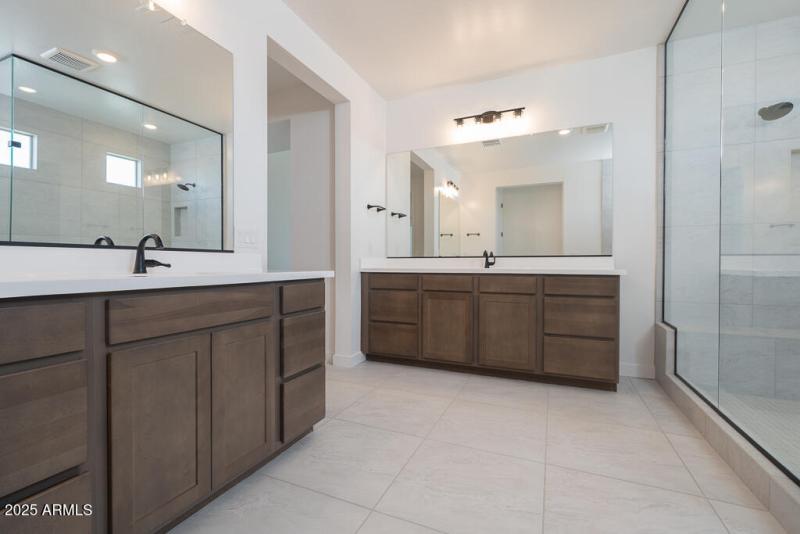 Tri Pointe Terraza 92 - Primary Bath-1ML