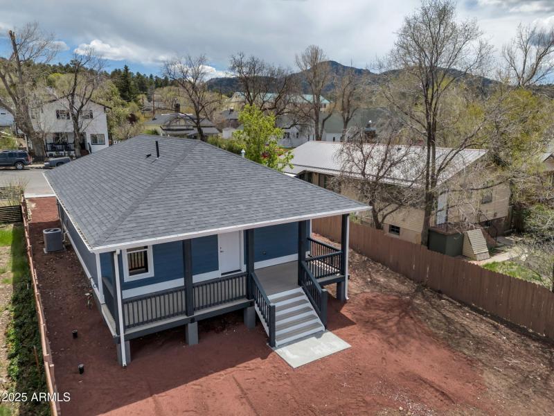 106 W Sherman Ave