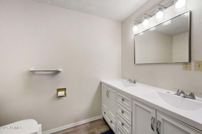 11-Bathroom