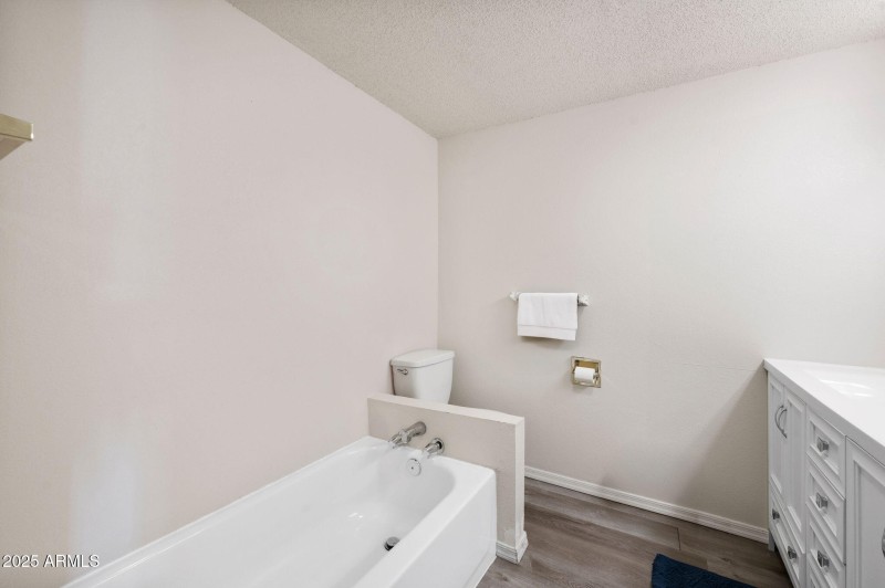 14-Bathroom_2