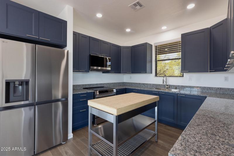 2943 E Lookout Ln (23)