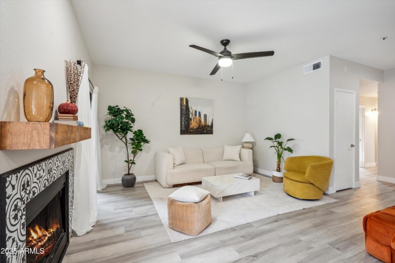 07-Living Area