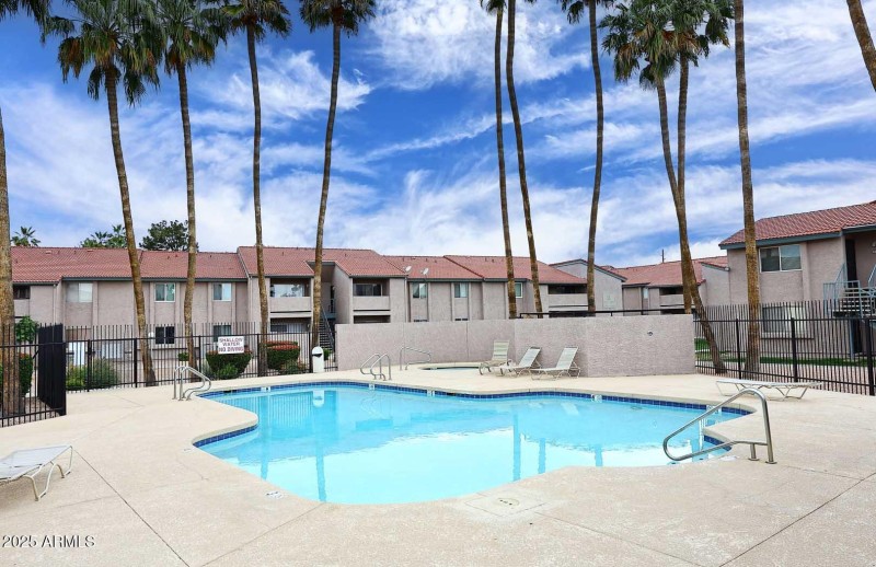 Community Pool-Spa