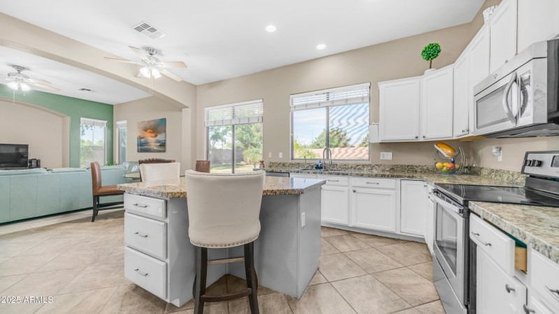 Kitchen Light & Bright