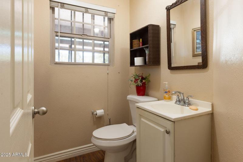 21-web-or-mls-photo (21) 26 CR3039 Conch