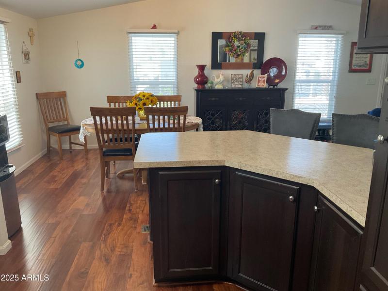 Kitchen & Dining