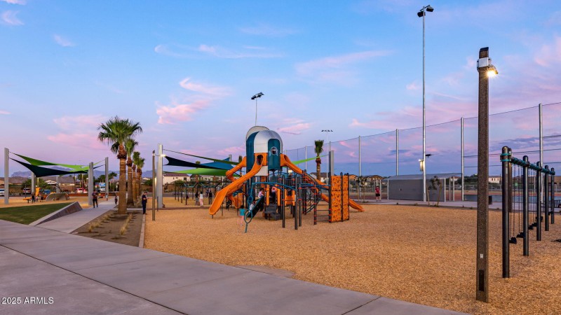 53-web-or-mls-7) Eastmark Community