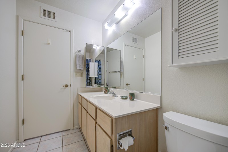 Bathroom 2-pic 2