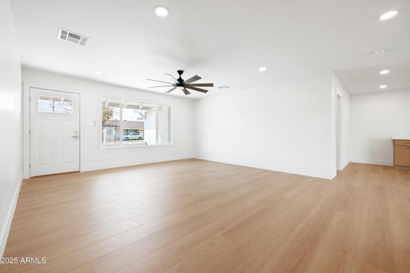 8334 E Palm Ln_04